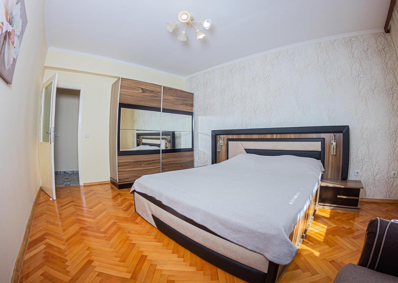 Apartment Emili City Center بار المظهر الخارجي الصورة